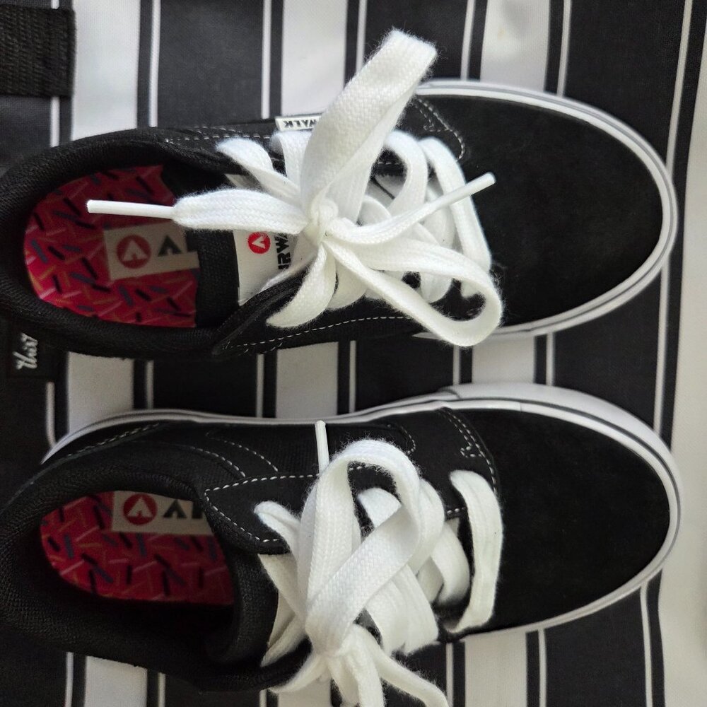 Airwalk boys size 3 skate shoe